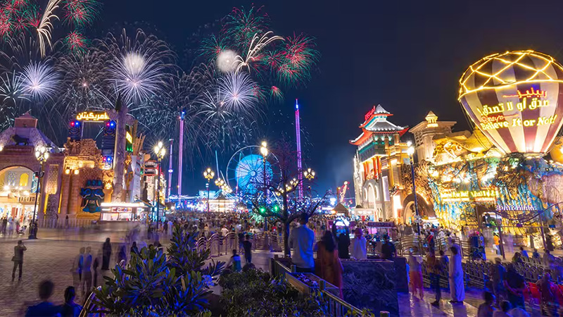 احتفال استثنائي برأس السنة: سبعة احتفالات في ليلة واحدة في القرية العالمية